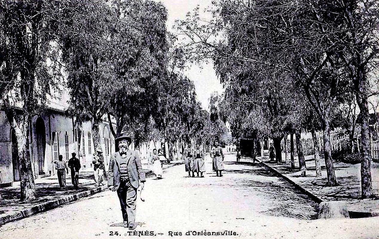 300- Tenes- Rue d'Orleansville -Zouaves.jpg